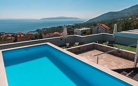 Apartment Lui With Rooftop Swimming Pool